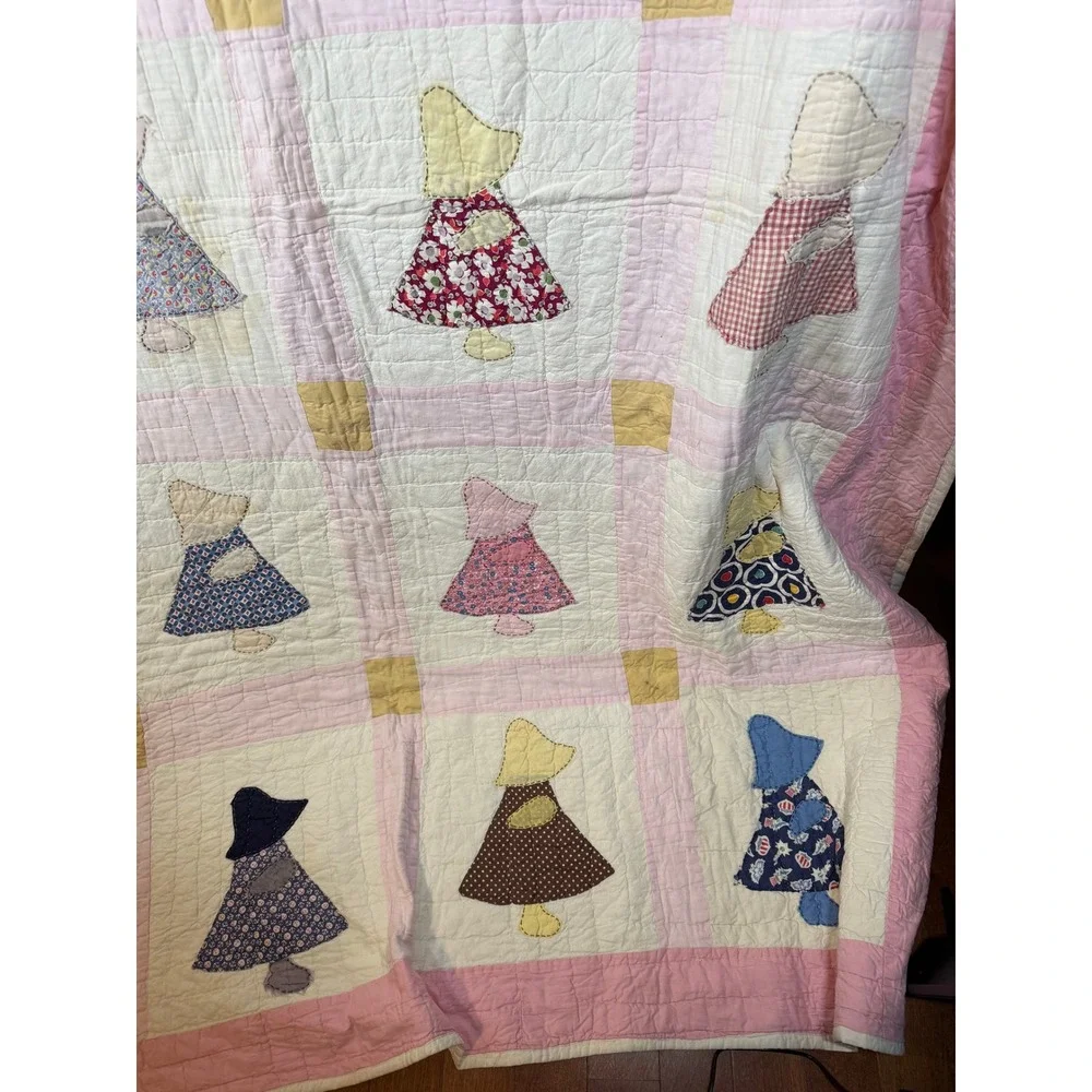 Vintage Handmade Sunbonnet Sue Applique Quilt Pink White Cotton Farmhouse 80x66
